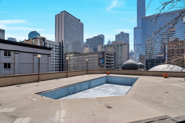 Building Photo - 10 E Ontario St