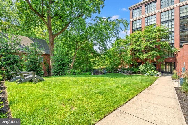 Building Photo - 1600 Clarendon Blvd