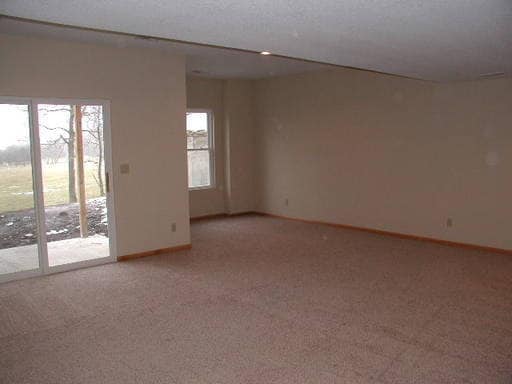Building Photo - Elegant Town Home