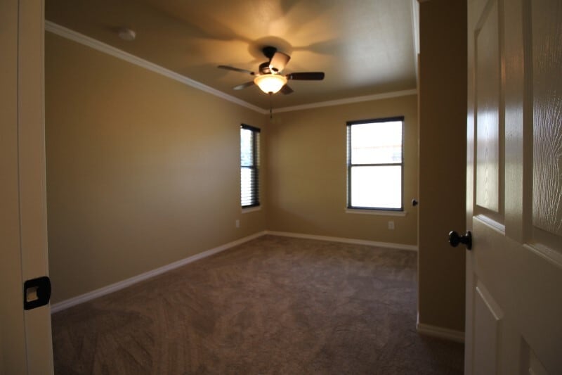 Building Photo - 935 /937 Robineta Ln