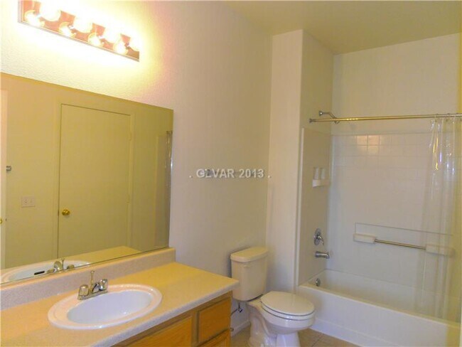 Building Photo - *CUTE 2 MASTER BEDROOM CONDO IN GATED COMMUNITY!!*