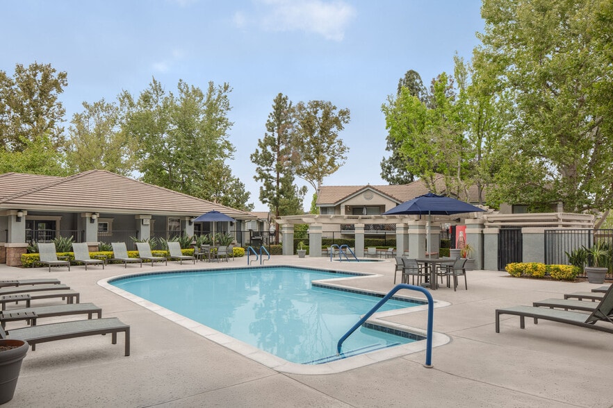 Primary Photo - Green Valley Apartments