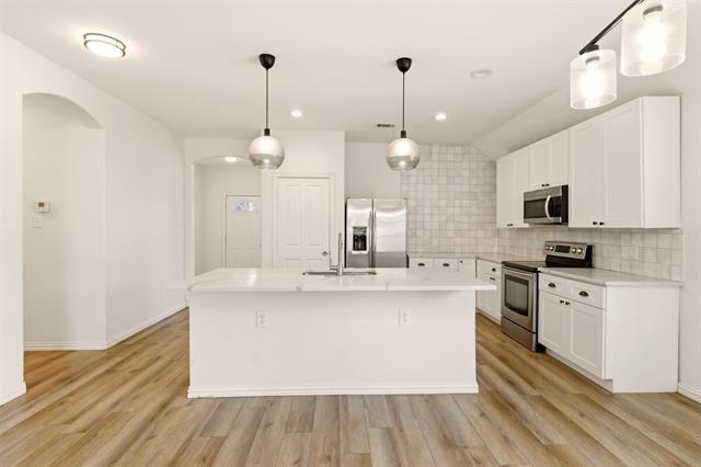 Building Photo - 2201 Willow Creek Dr