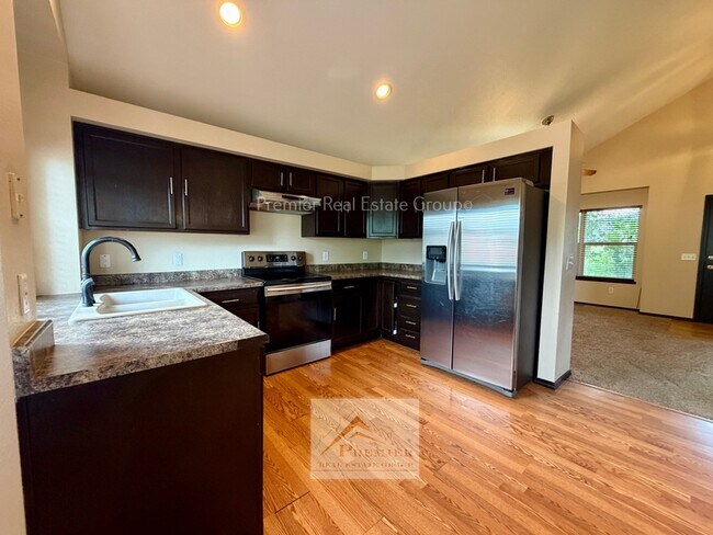 Building Photo - 1428 Coolcrest Dr