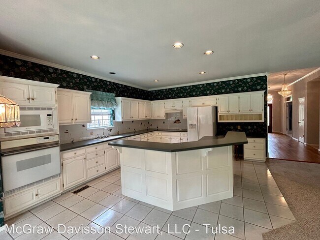 Building Photo - 3 br, 2 bath House - 4930 E 88th Pl