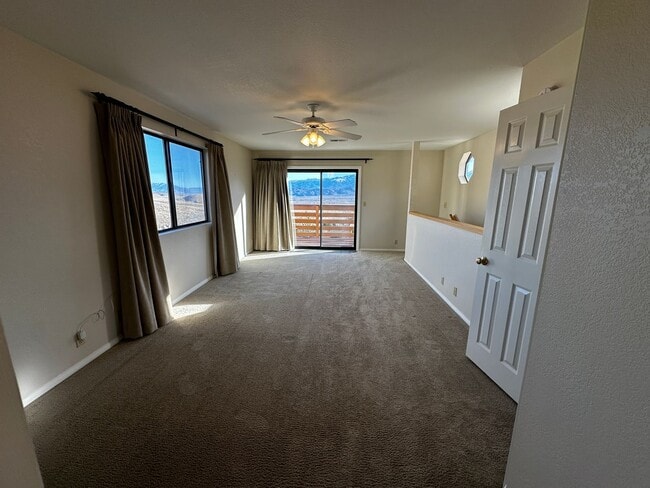 Building Photo - Views from Paradise!