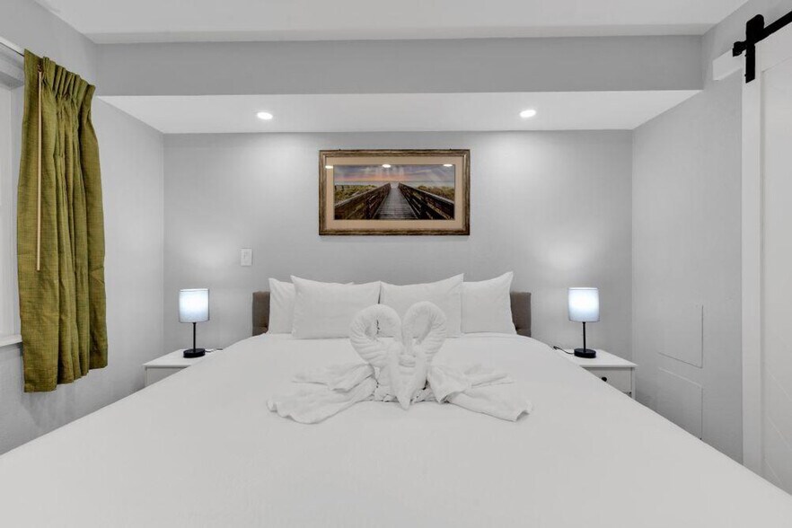 Building Photo - 1700 N Ocean Blvd