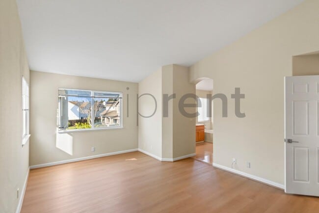 Building Photo - 709 Buriat St