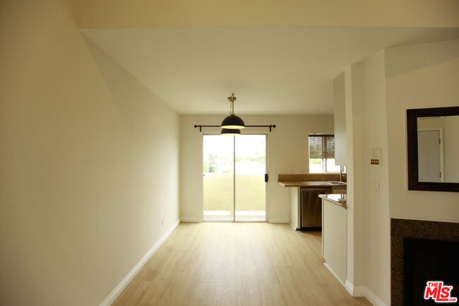 Building Photo - 833 Orange Grove Ave