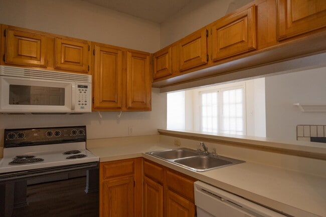 Building Photo - 3001 Cedar St