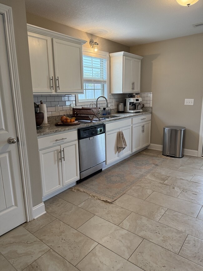 Building Photo - 607 Hollow Crst