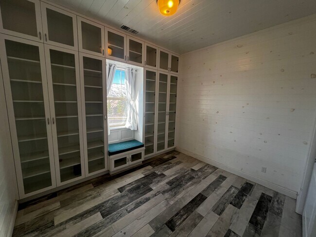 Building Photo - Somerset House for Rent