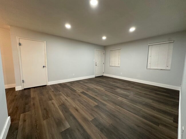 Building Photo - 1951 N Meridian Rd