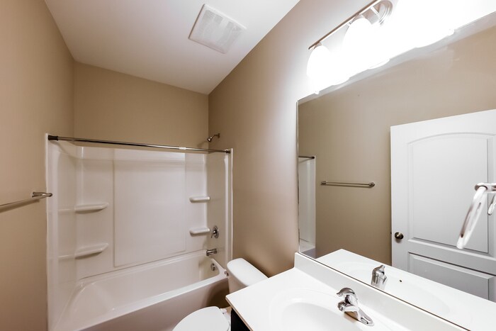 Building Photo - 306 Addison Ct