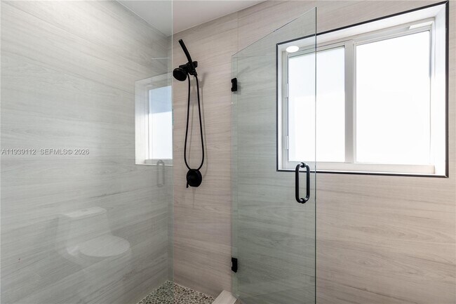 Building Photo - 3010 NE 58th St