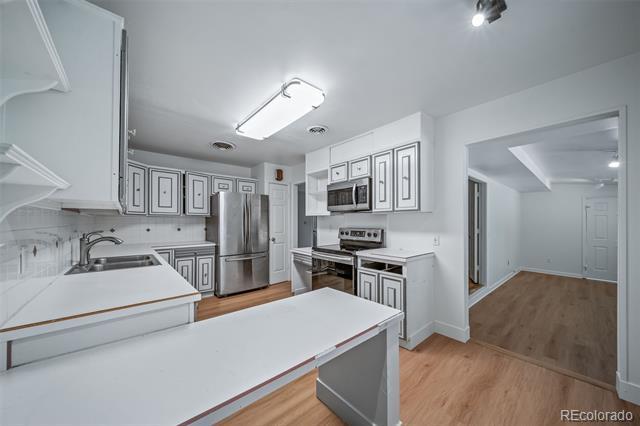Building Photo - 3124 S Vine Ct