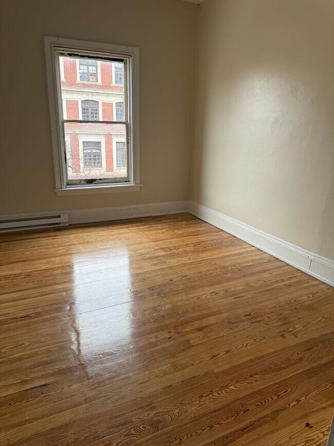 Building Photo - 32 W High St