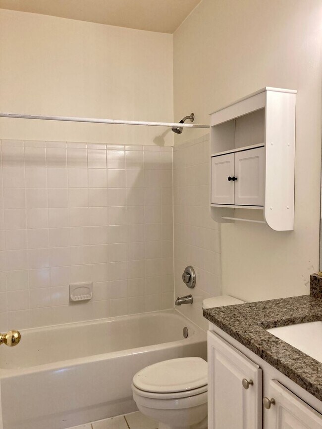 Building Photo - Renovated Southpark condo!