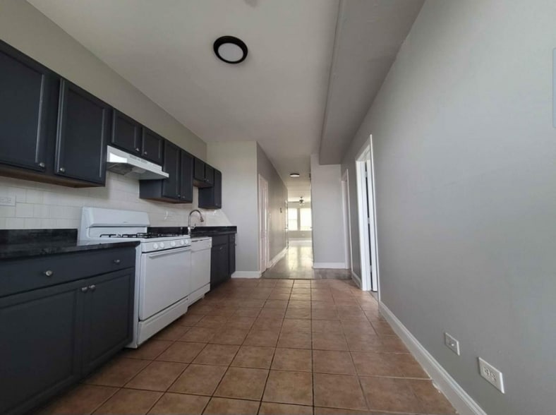 Building Photo - 527 N Homan Ave.