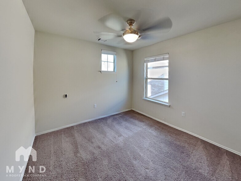 Building Photo - 14000 Osmarea Dr
