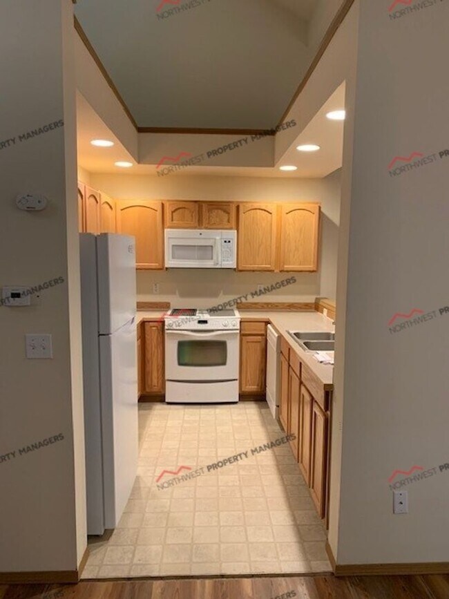 Building Photo - r95