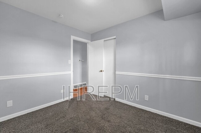Building Photo - 6295 Faircrest Rd