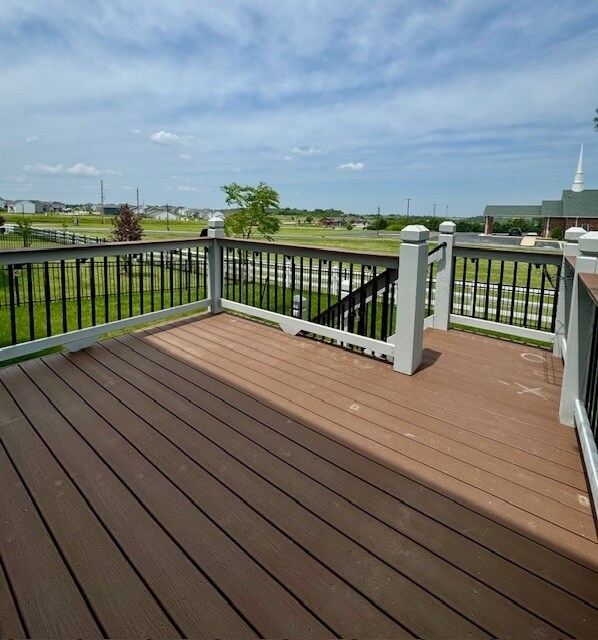 Building Photo - Large 4 Bedroom with Finished Basement - L...