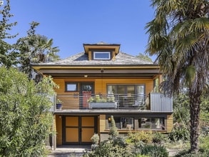 Building Photo - 2735 SE Gladstone St