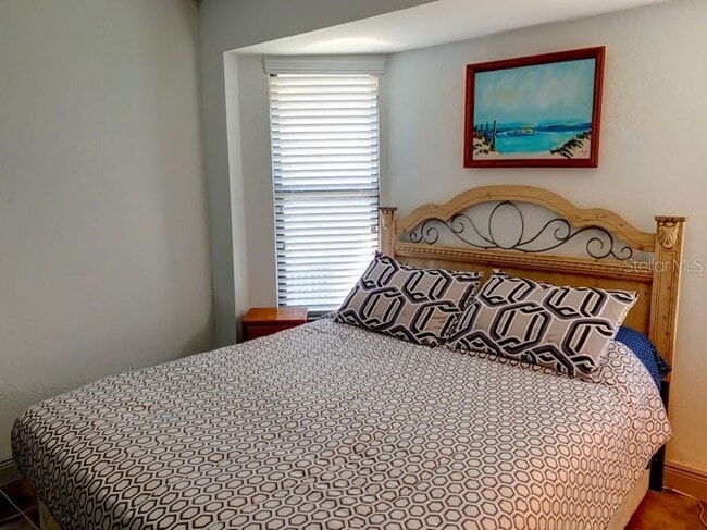 Building Photo - 572 Belvedere Ct