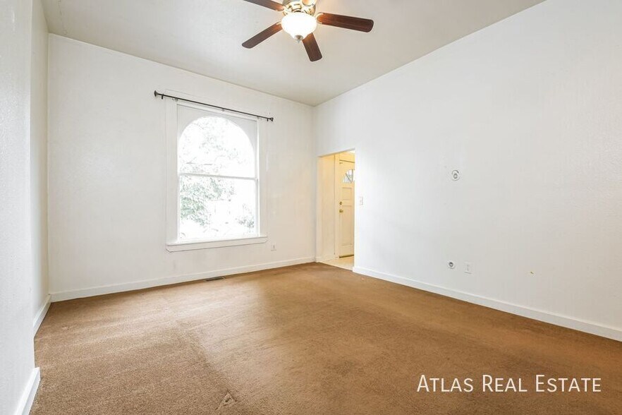 Building Photo - 3102 Wyandot St