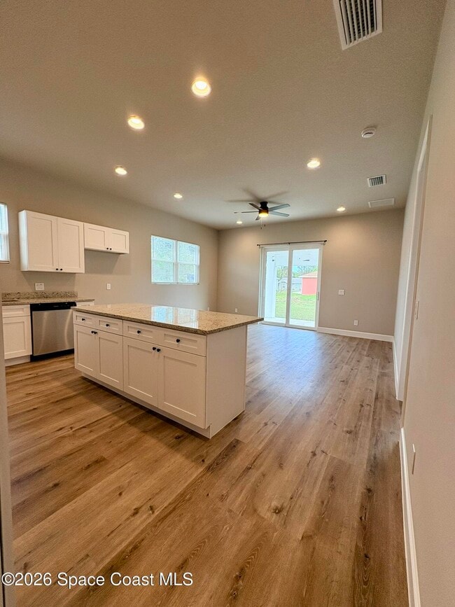 Building Photo - 3267 Slama Ave