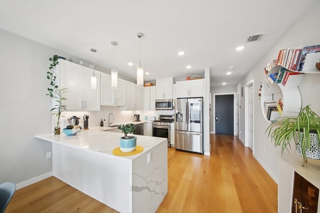 Building Photo - 306 New York Ave