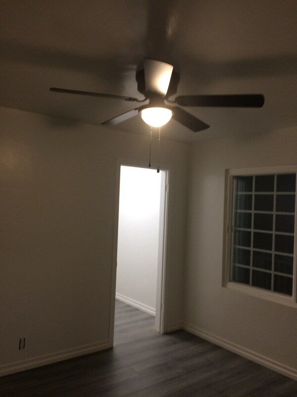 Building Photo - 306 W Sunkist St