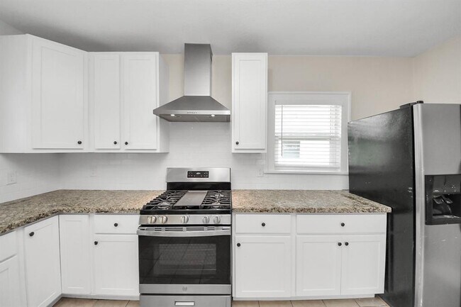 Building Photo - 2622 Rosedale St