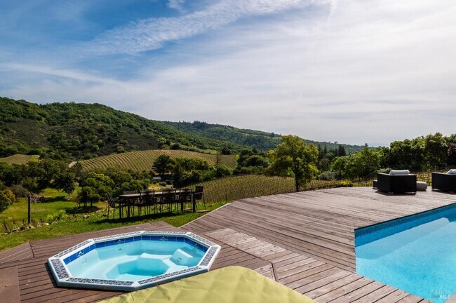 Building Photo - 452 Chestnut Ave