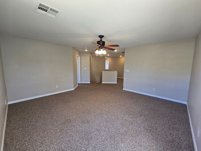Building Photo - ****Two Weeks FREE RENT **** A Spacious 4 Bedroom House in Iron Mountain Ranch
