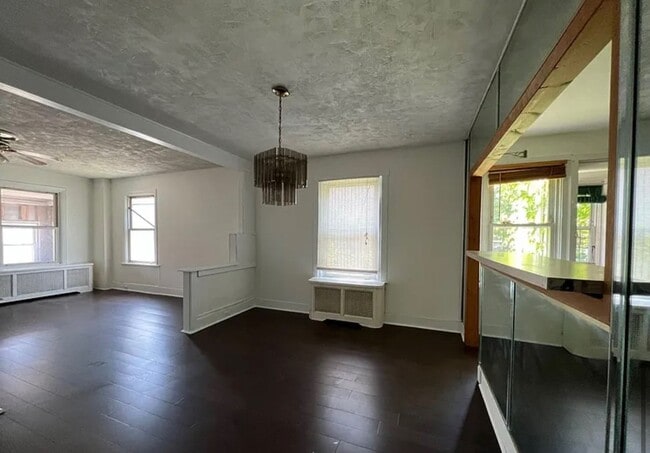 Building Photo - 3 Bed, 1 Bath