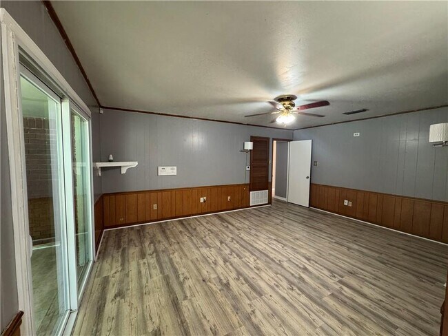 Building Photo - 1054 Gallen Ct
