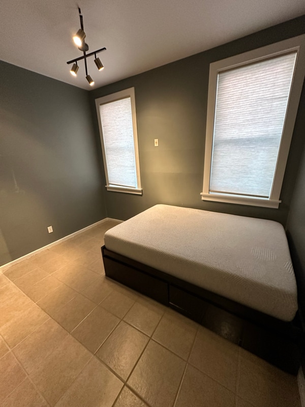 Building Photo - 2411 Vine St