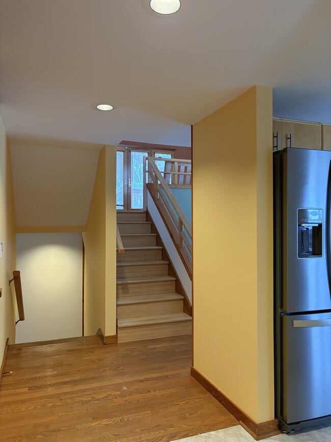 Building Photo - 6526 Bettys Ln