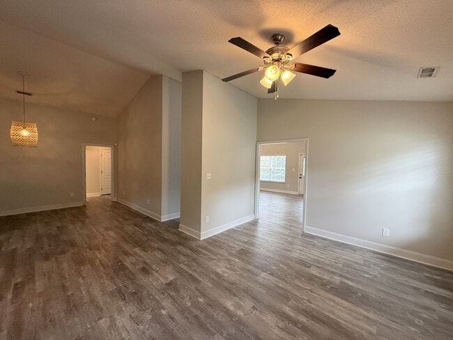Building Photo - 211 High Green Dr