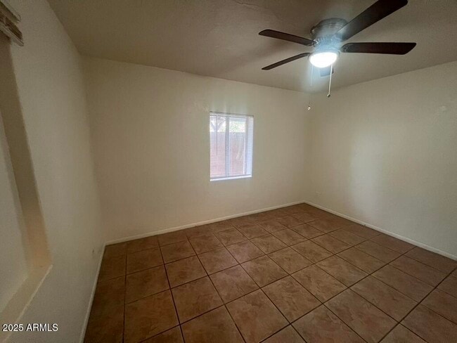 Building Photo - 526 S Mesa Dr