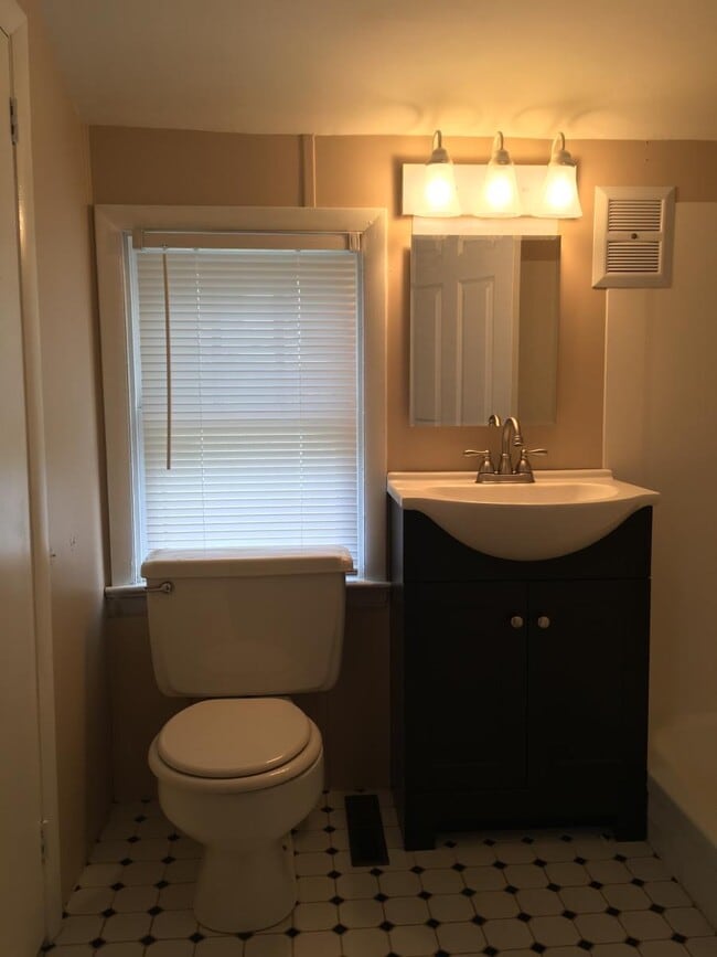 Building Photo - 20 Bowman Rd