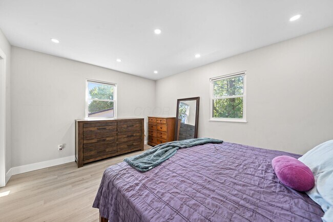 Building Photo - 299 Lombard Rd