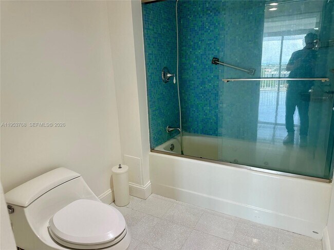 Building Photo - 881 Ocean Dr