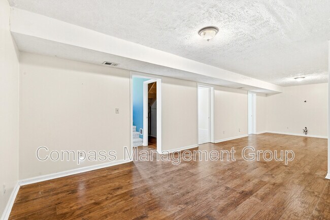 Building Photo - 1690 River Bend Rd