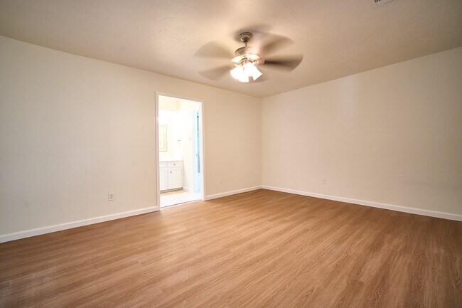 Building Photo - 14034 Utopia Dr