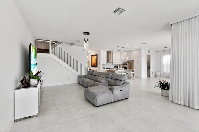 Building Photo - 17222 Blue Bayou Dr