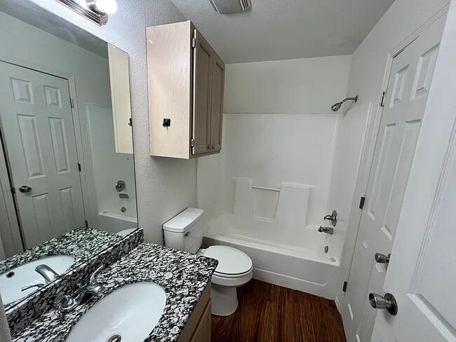 Building Photo - 1307 E Fairlane St