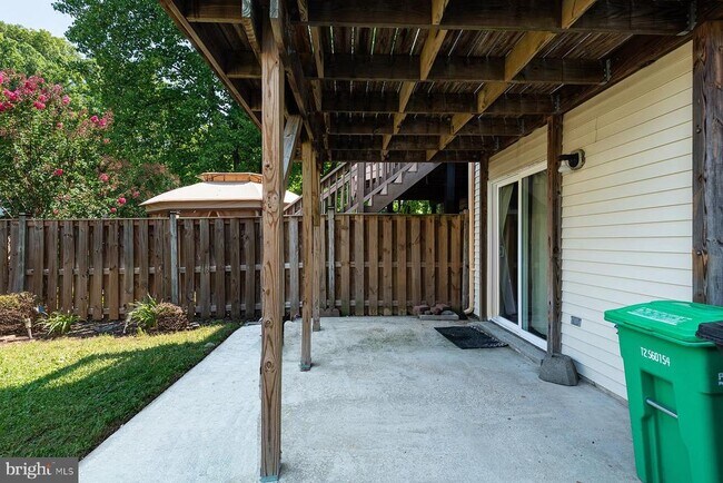 Building Photo - 2406 Rosecroft Ct